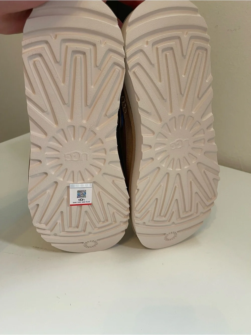 UGG MEN GOLDEN-COAST SUEDE CLOGS Size 11